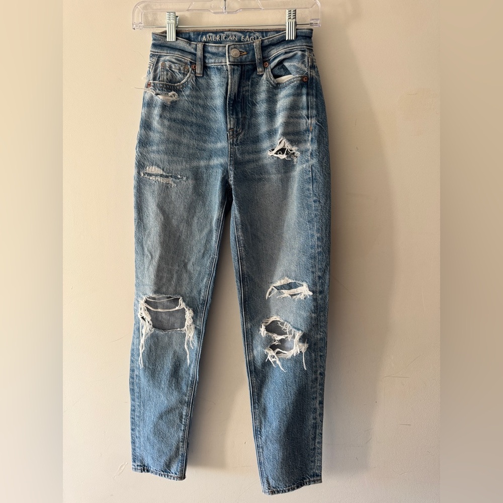 American Eagle Mom Jeans Distressed Size 000‎
